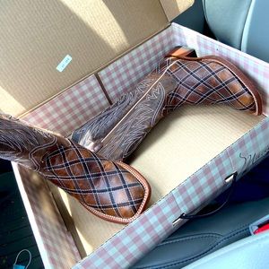 Size 6 Cowgirl boots